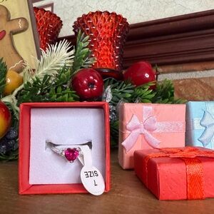 925 Elegant Emerald Silver Ring with Heart Gemstone Luxury Box Gift Box